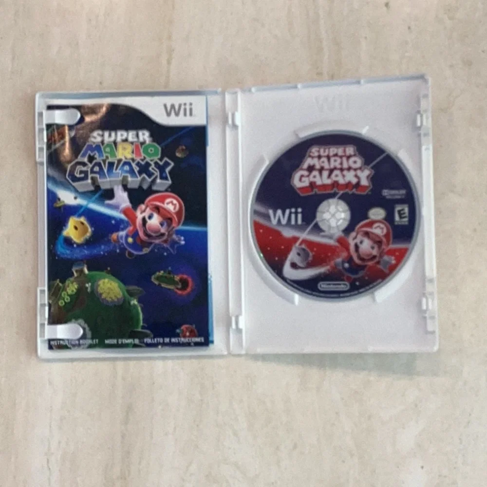 Super Mario Galaxy Nintendo Wii Game & Official Strategy Guide CIB Lot Of 2
